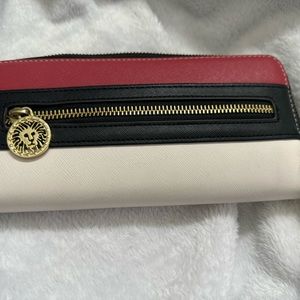 Woman’s Wallet